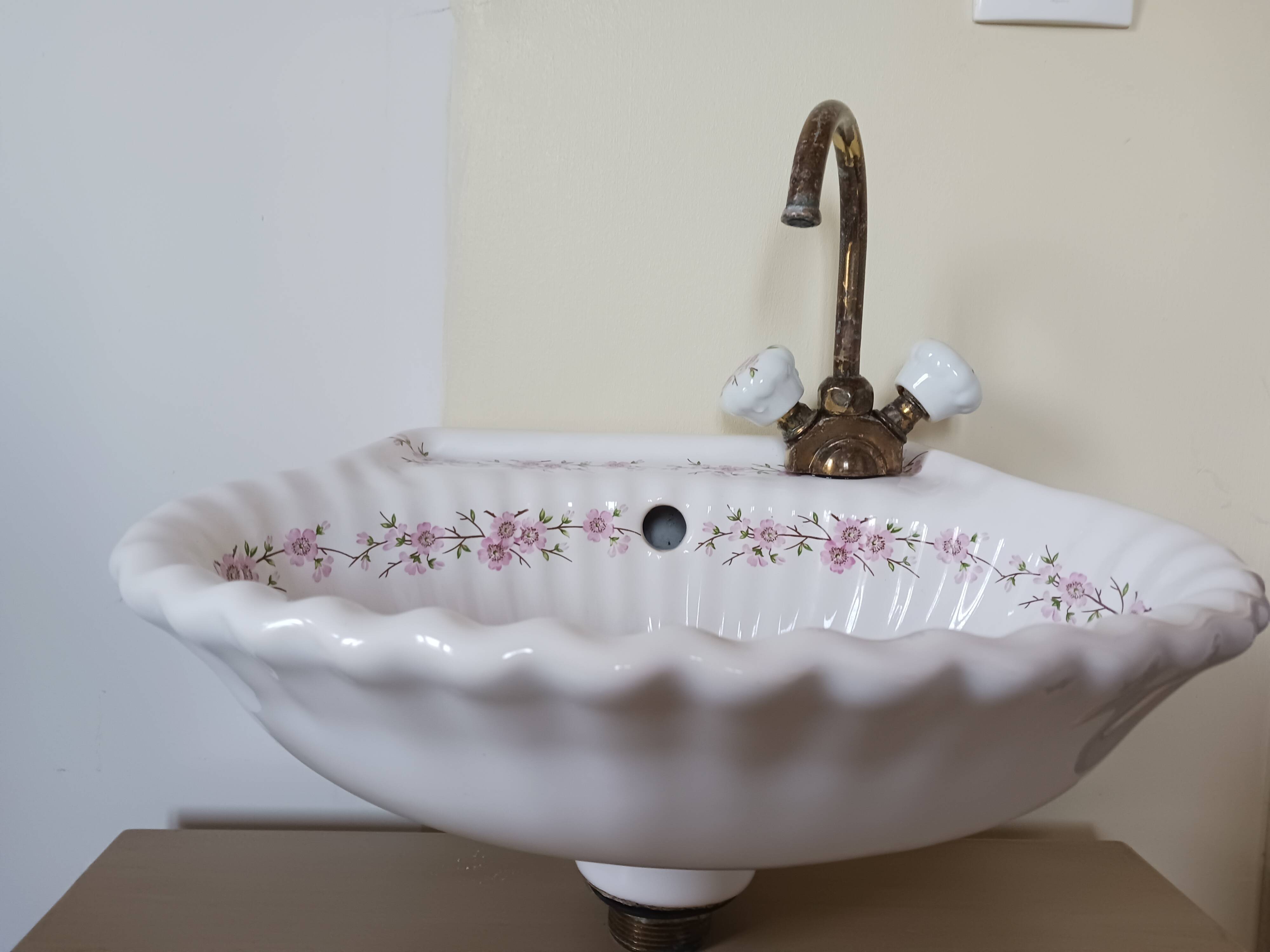 Antique French porcelain washbasin