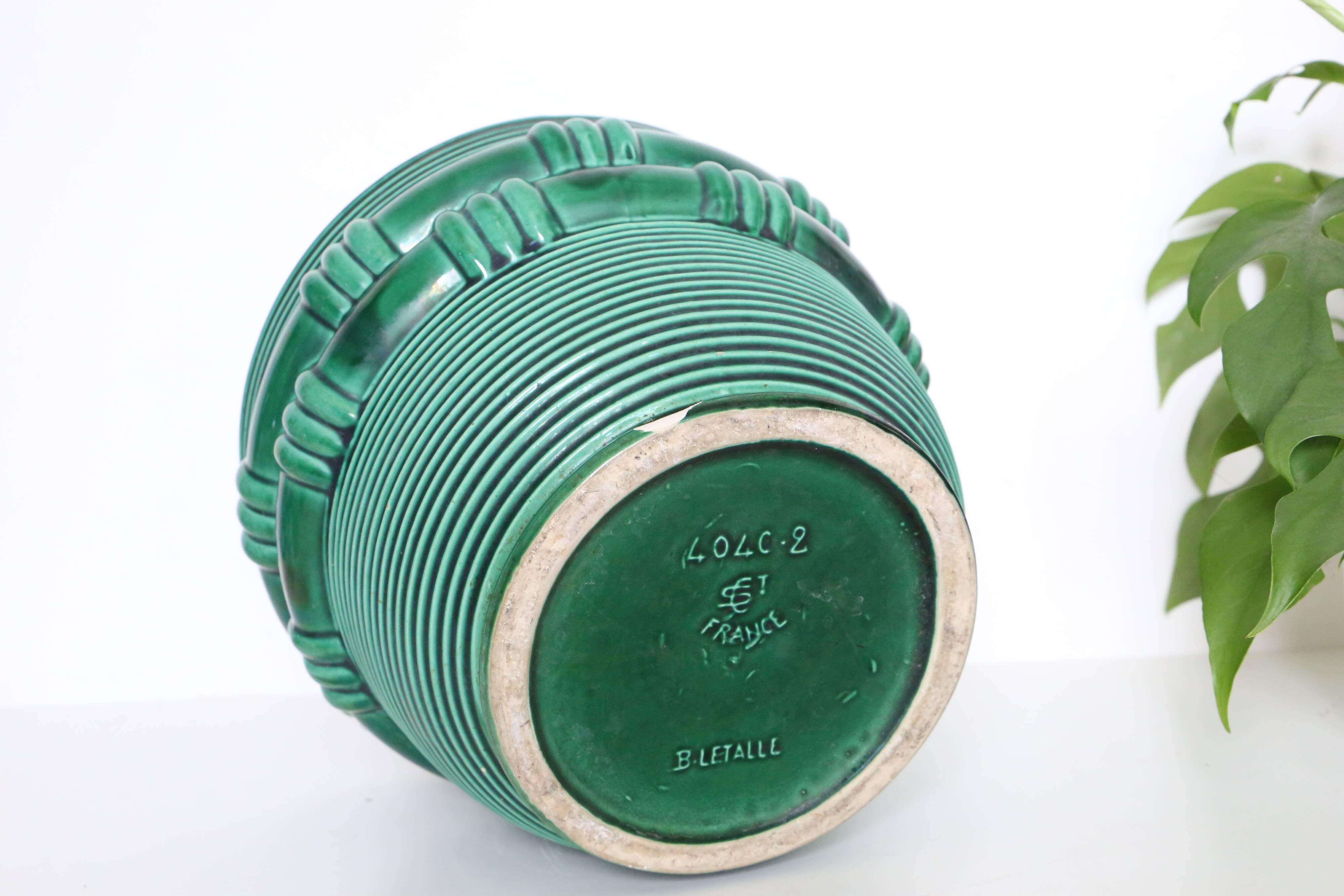 Large pot cache Saint Clément