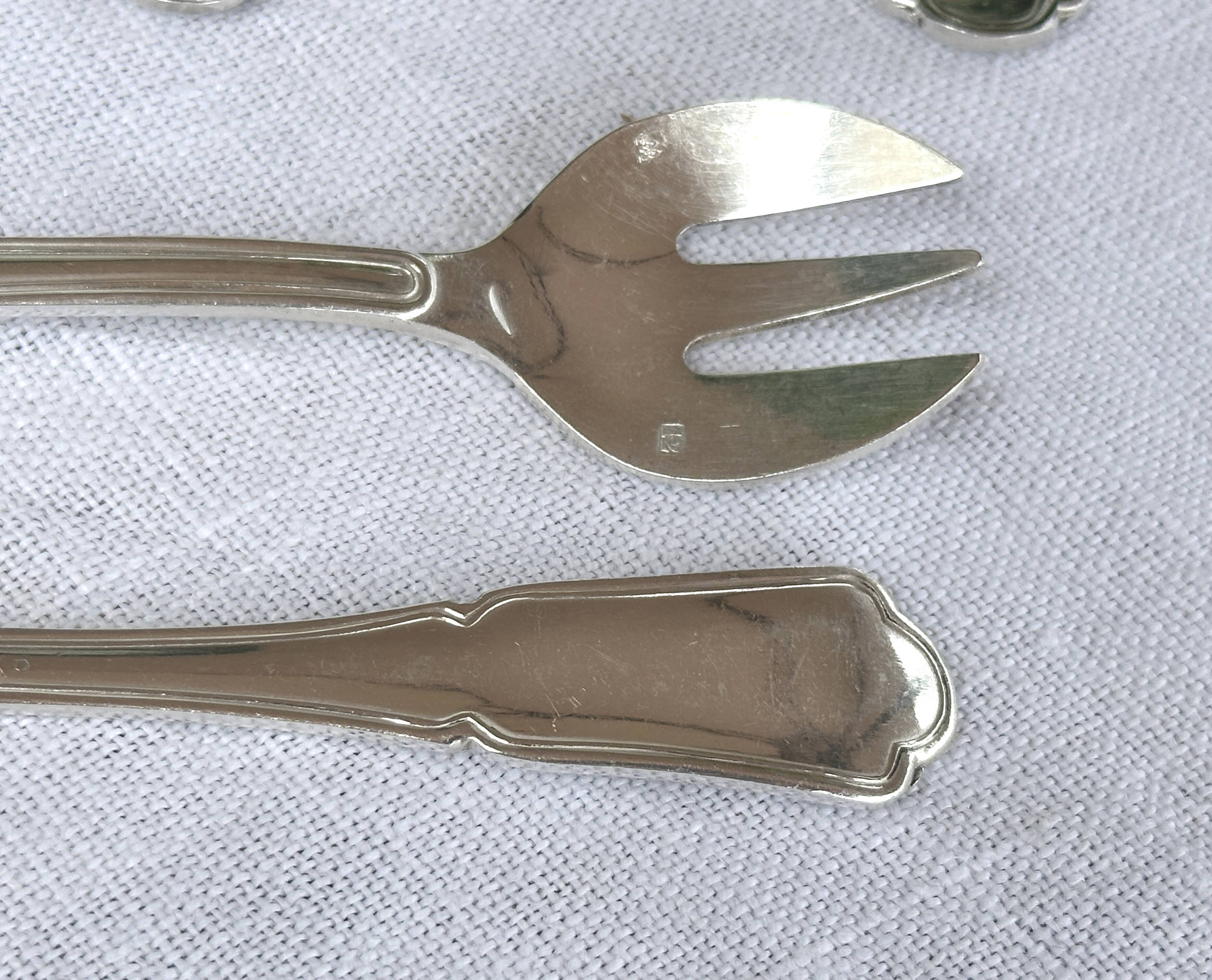 12 silver-plated oyster/dessert forks, filet pattern with contours.