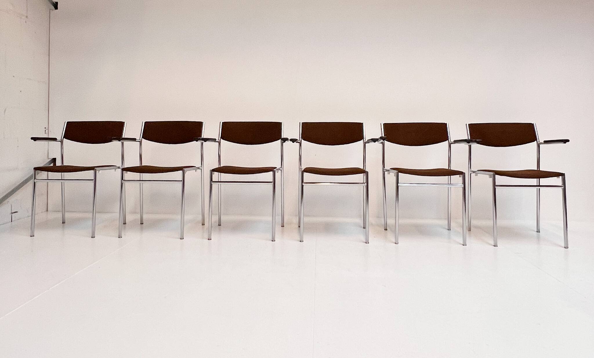 Set of 6 stackable chairs in rust colour by Gijs van der Sluis, 1970s.