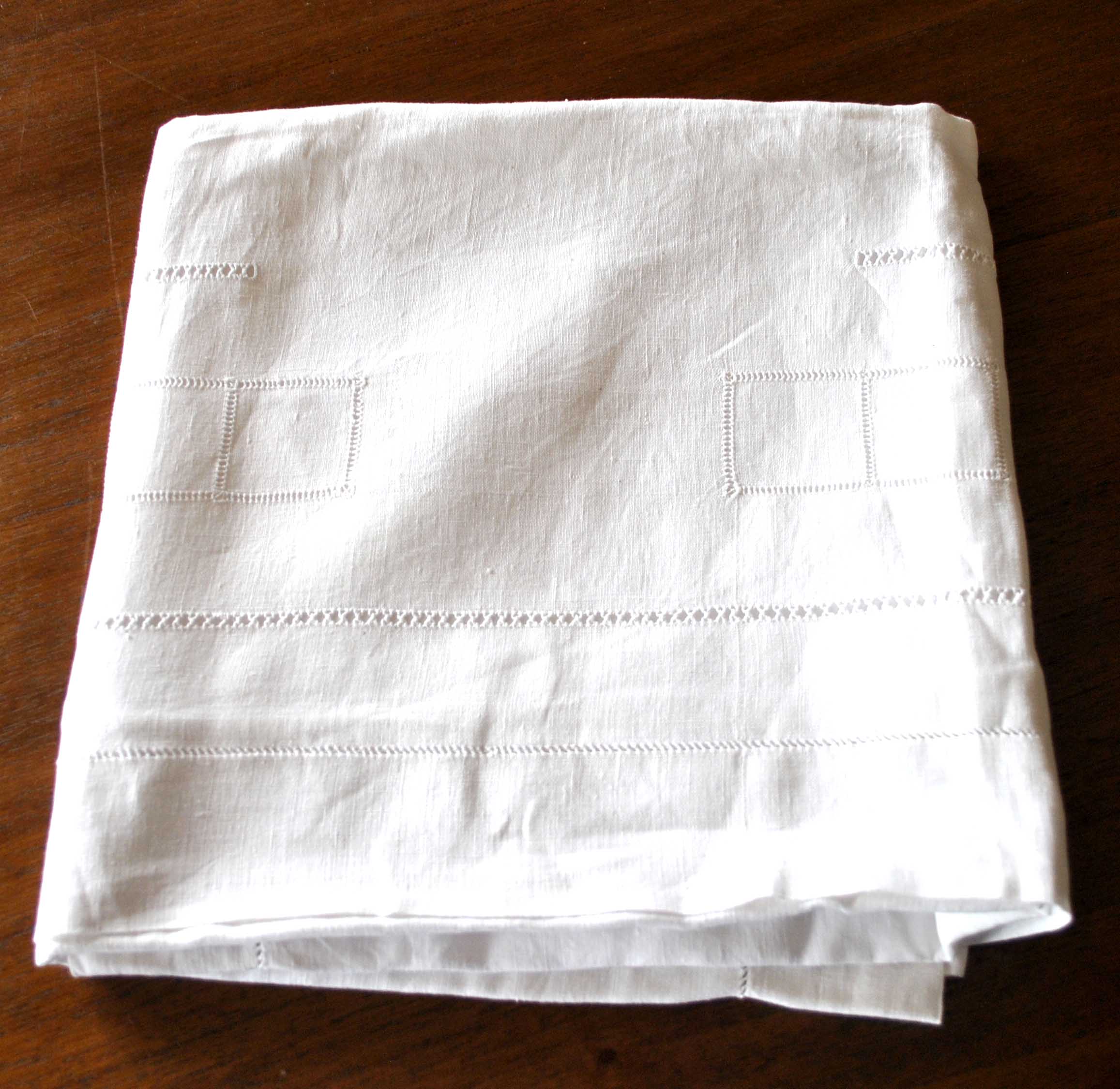 Vintage pillowcase in openwork white cotton 75x75