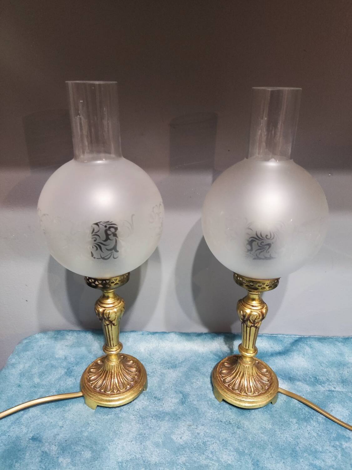 Paire de lampes en laiton et en bronze