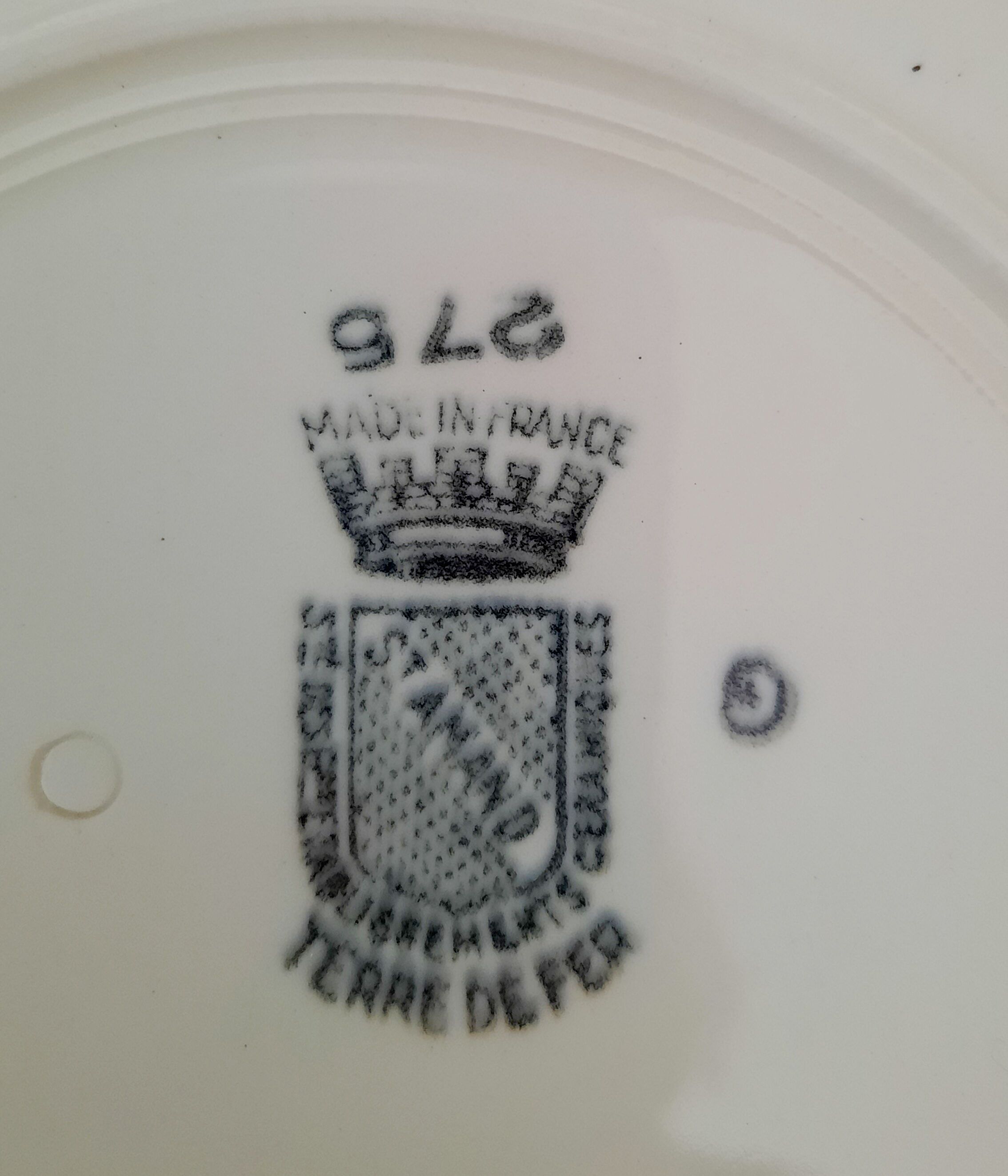 8 Dessert plates iron land