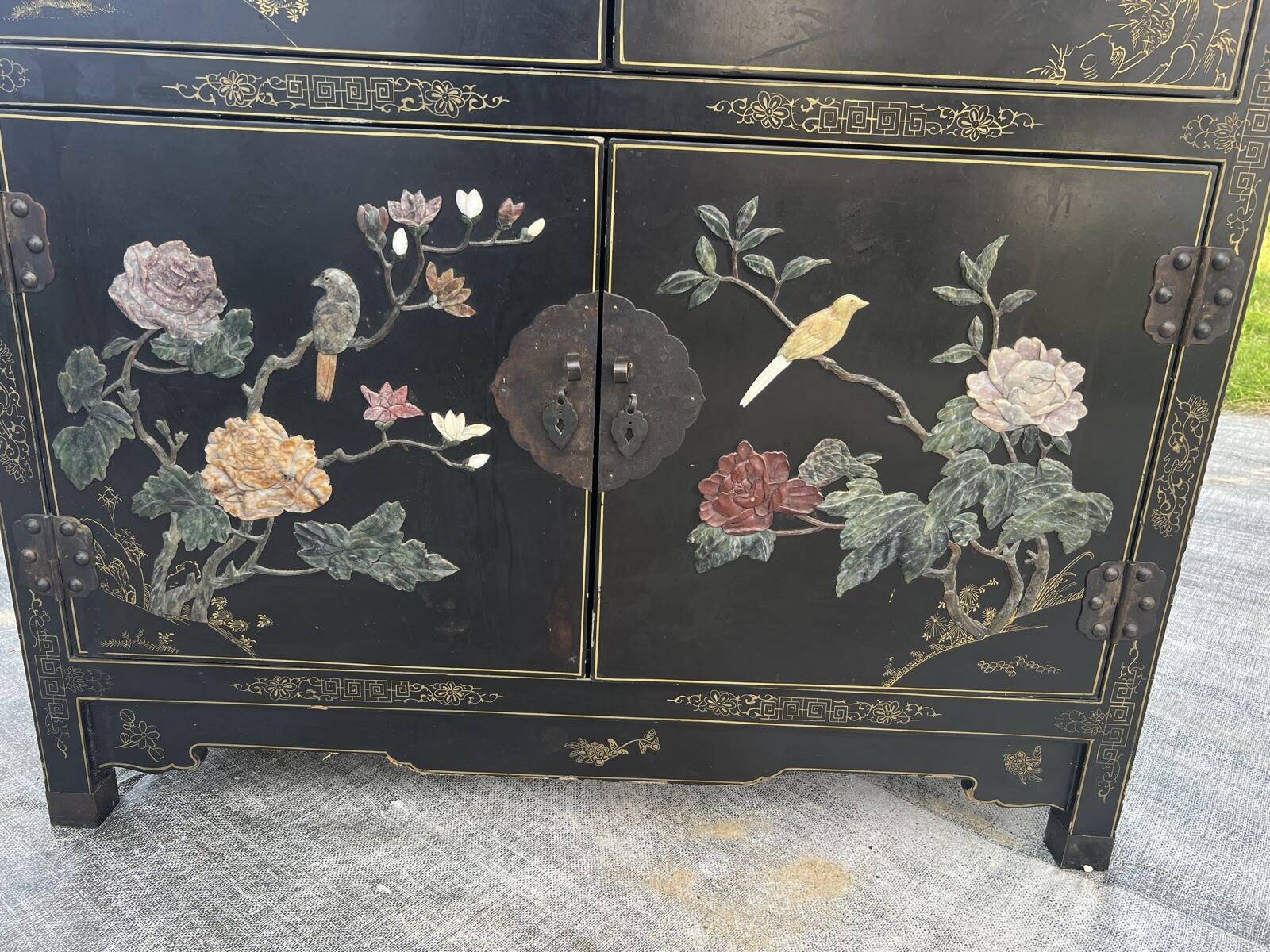 Lacquered Chinese furniture with semi-precious stones 1970
