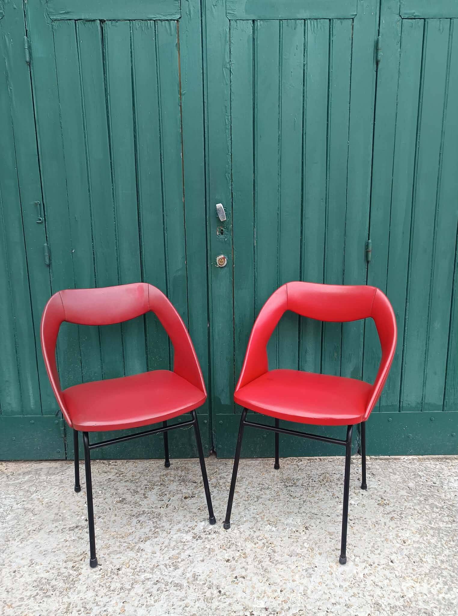 Paire de fauteuils Skaï rouge 1970