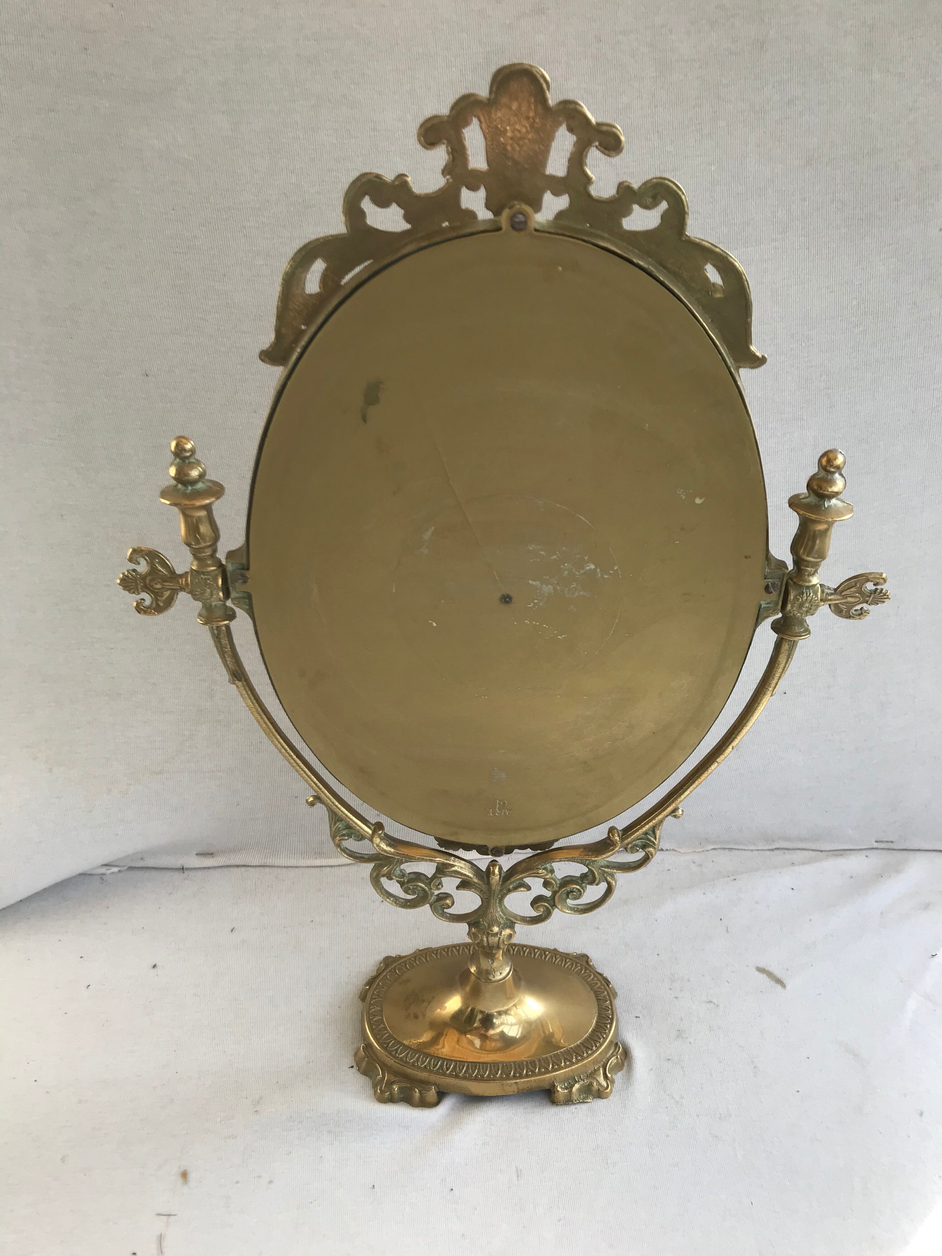Medallion mirror in brass - vintage decoration glass