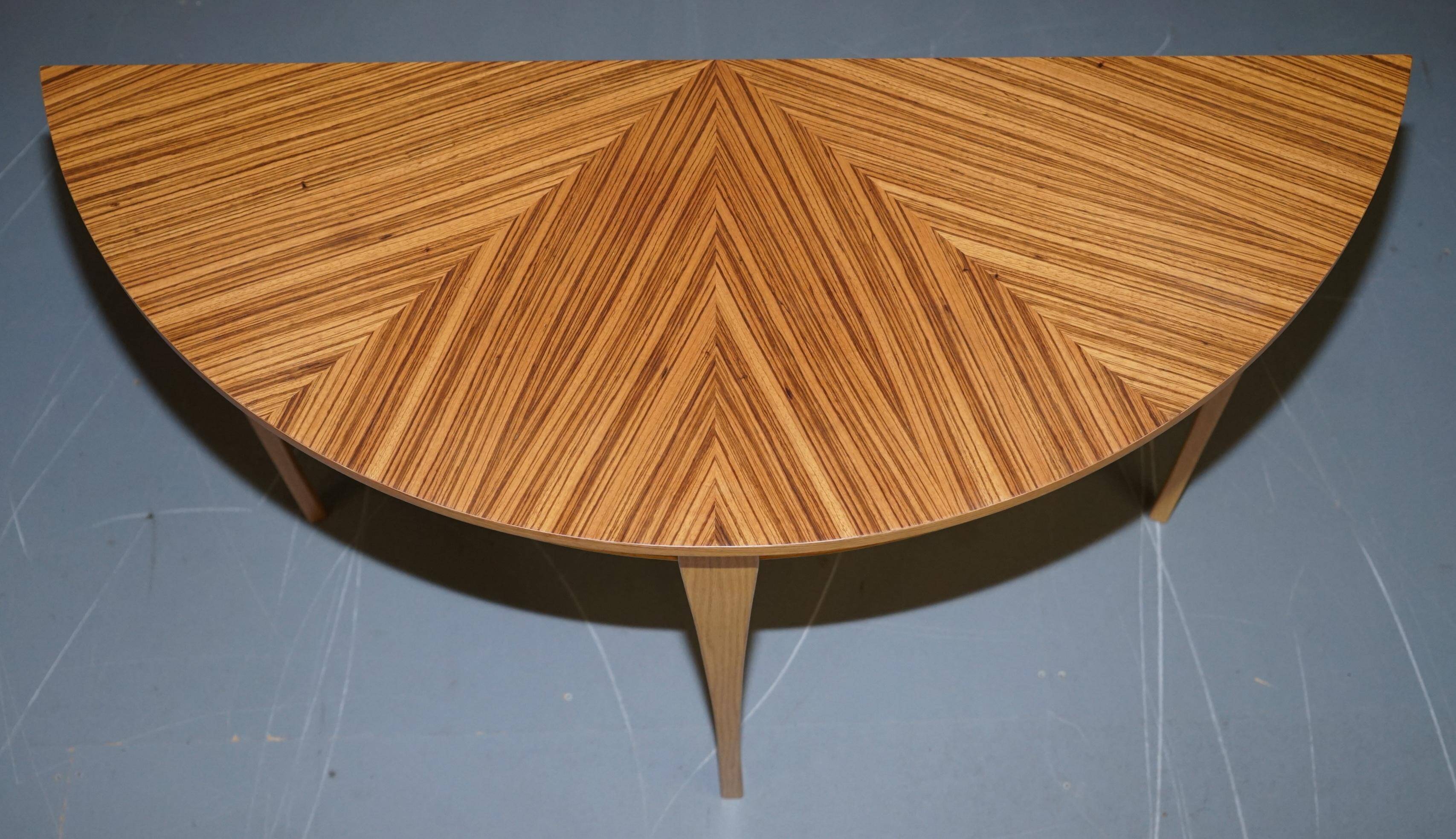 Paire de tables console demilune Bevan Funnell Phoenix en bois de zebrano
