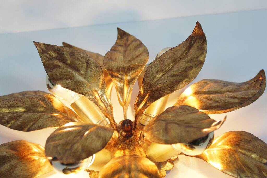 Magnifique plafonnier floral doré de Hans Kogl