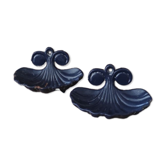 Two shell soap holders