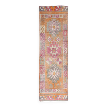 Tapis runner bohème aux motifs naïfs, palette douce et vibrante, 86x309Cm