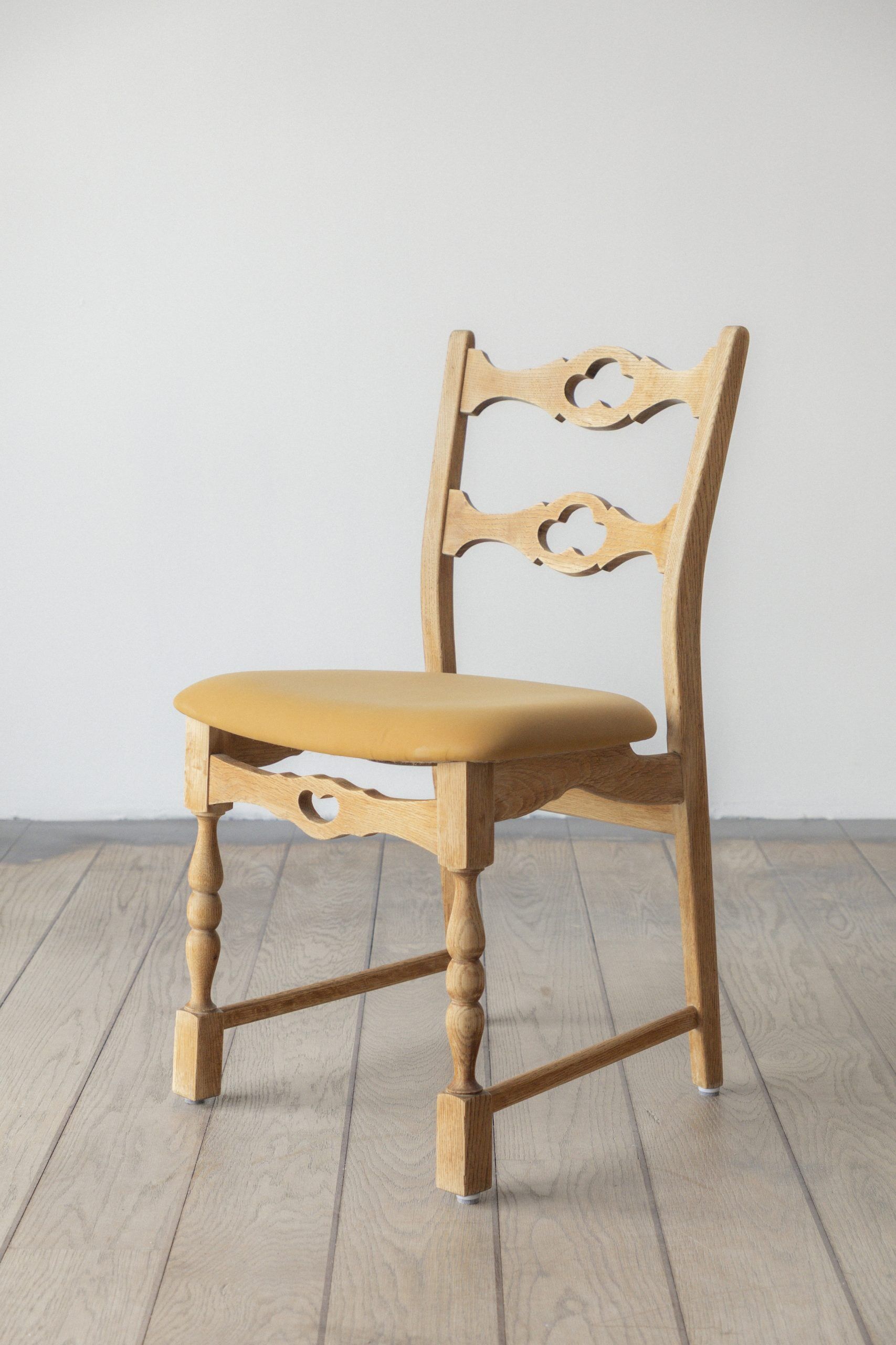 7 chaises de salle à manger Henning Kjærnulf