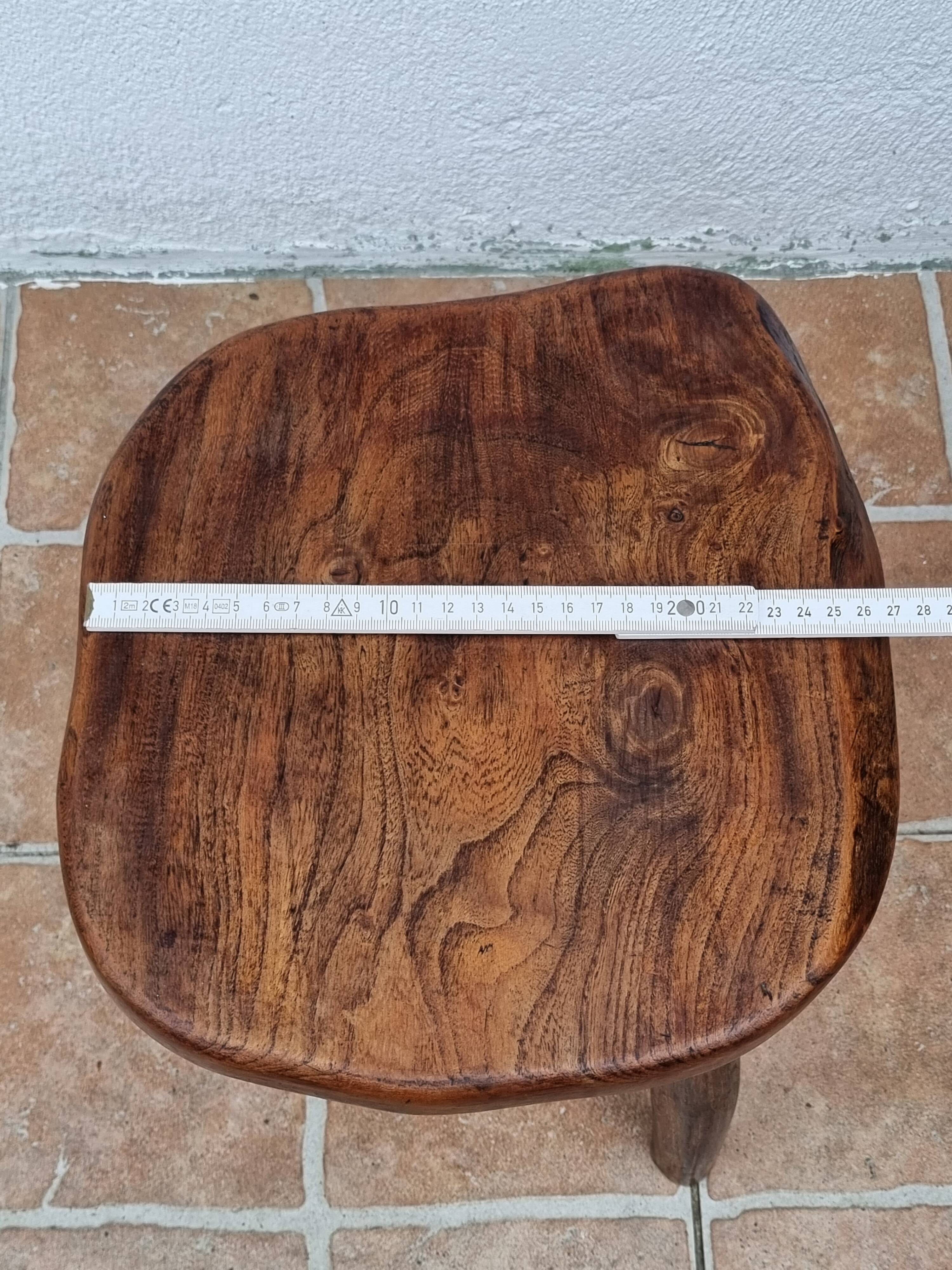 Low tripod stool in solid wood, design by Henri Bataille, 35 cm