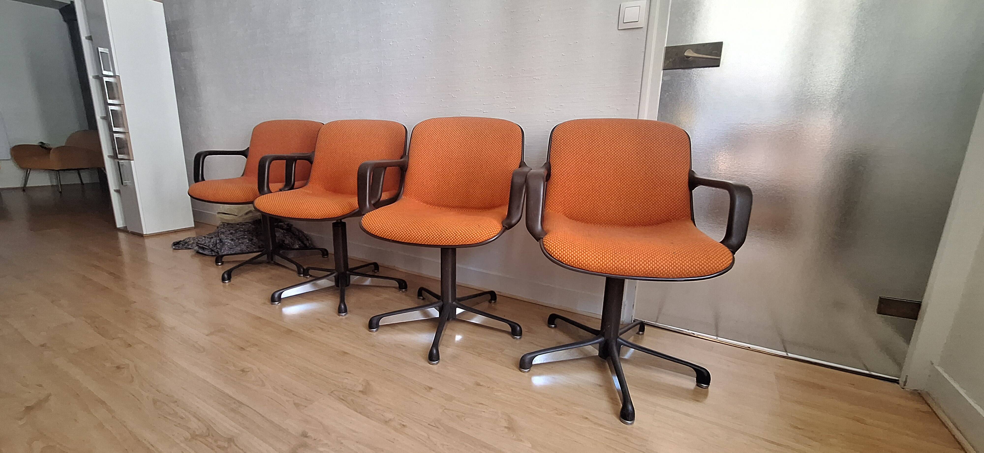 Pollock office chairs manufactured by Comforto