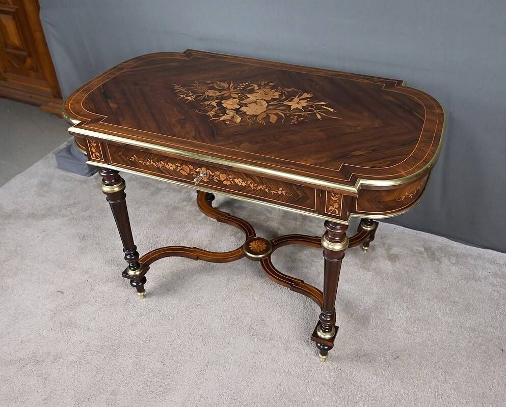 Middle table in rosewood veneer, Napoléon III period – 2nd half of the 19th century.