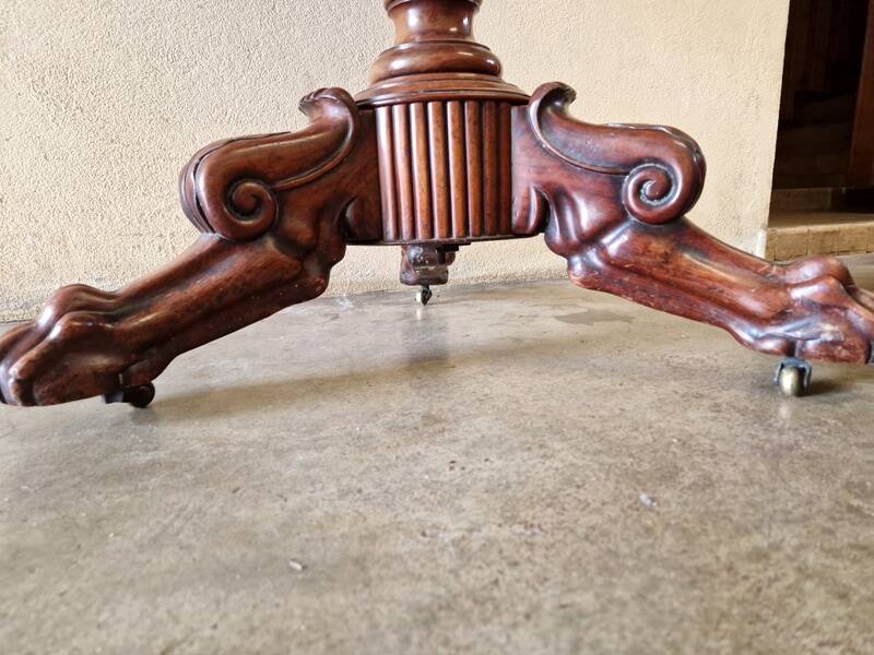 Table, guéridon en acajou et placage d'acajou - Époque Restauration (vers 1820-1830)