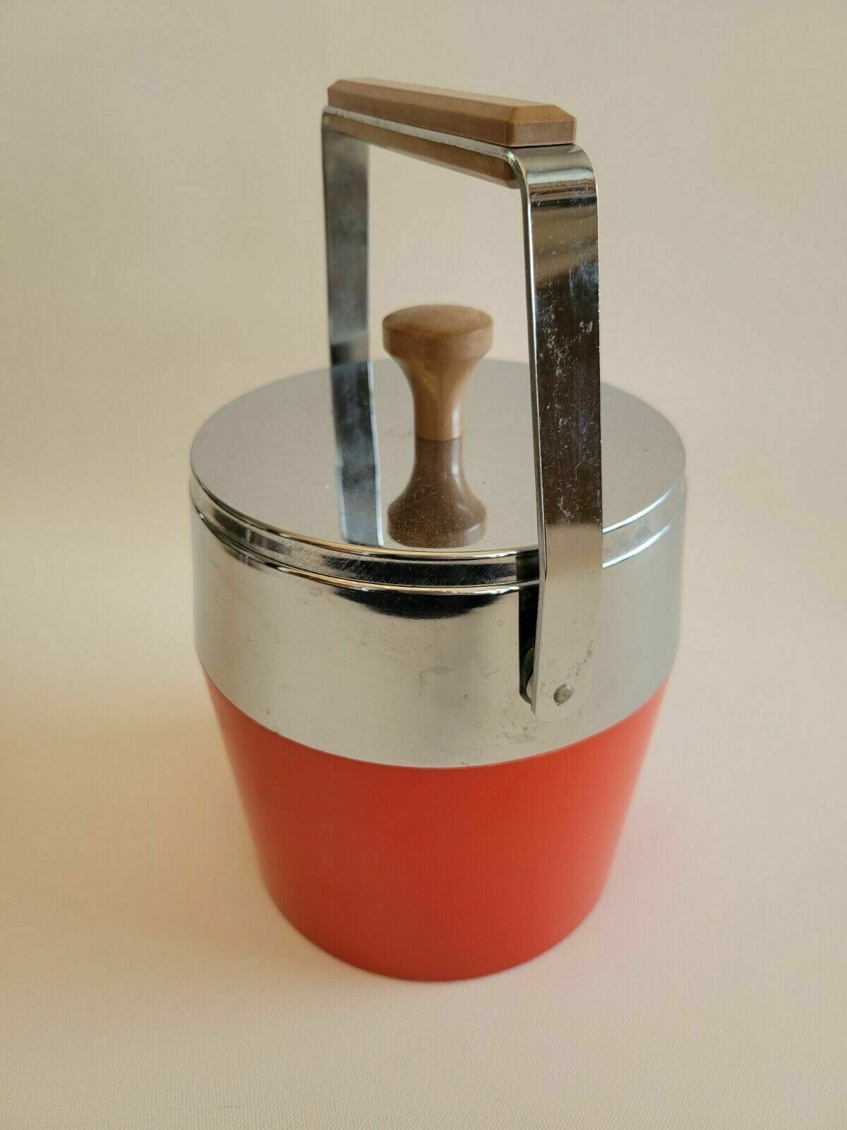 Ice bucket ice 70