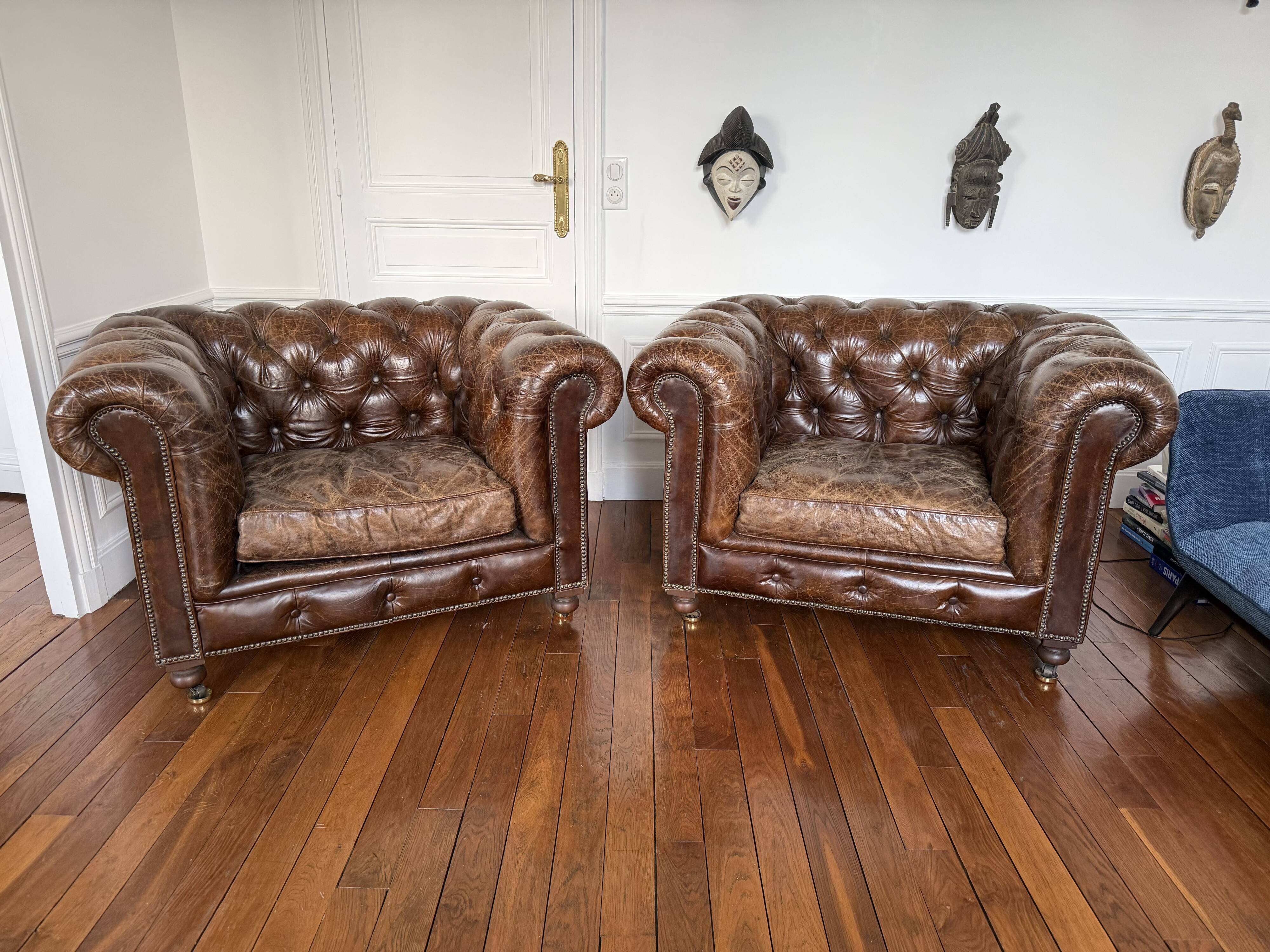 2 x Chesterfield leather armchairs - Artwood