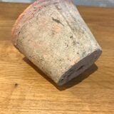 Cache pot en terre ancien
