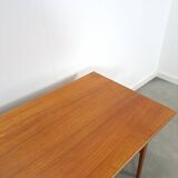 Teak vrijstaand partner bureau met schuine vormen, lades en extra werkblad