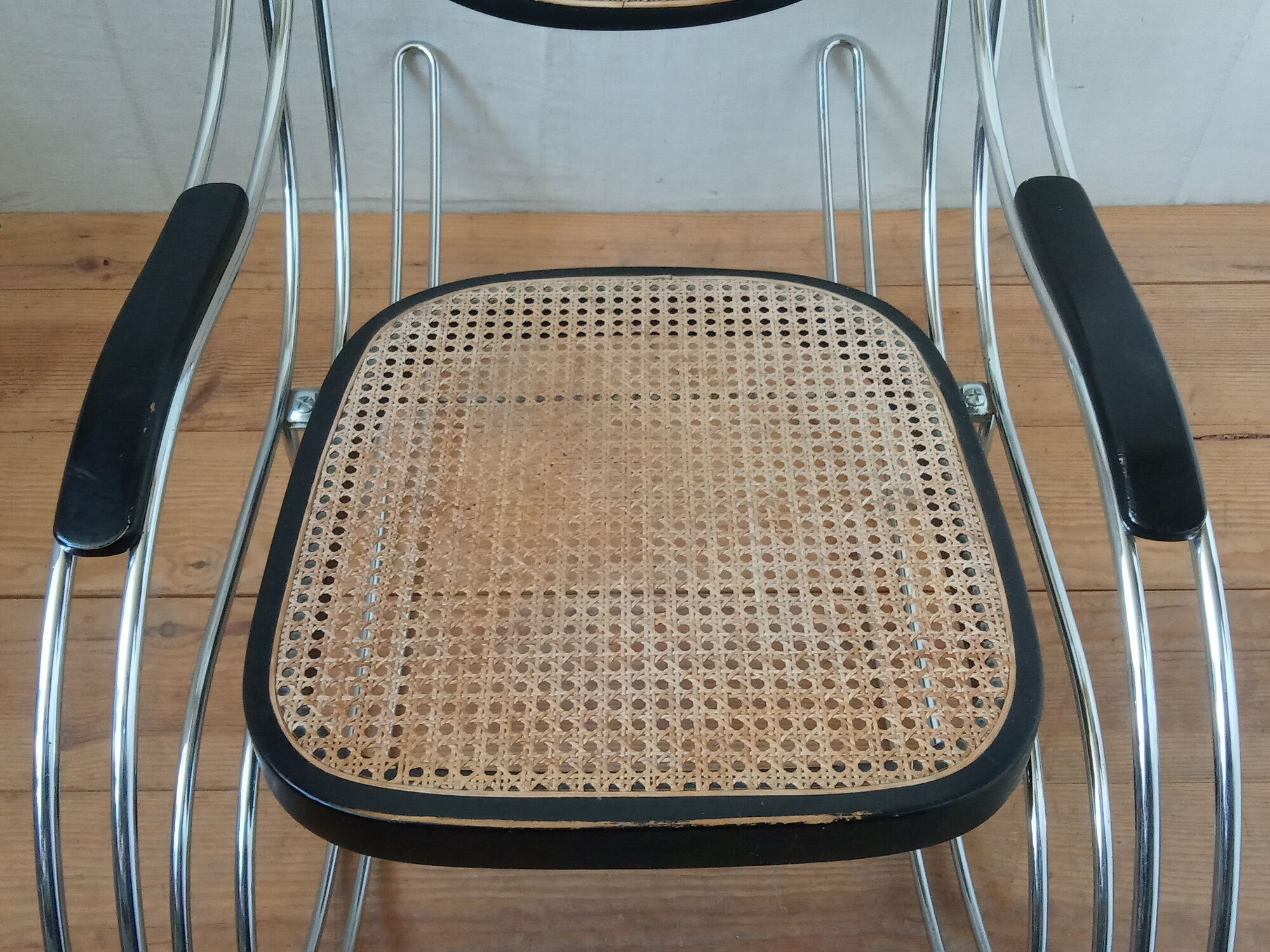 Rocking chair in chrome metal and wood