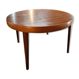 Round table in teak