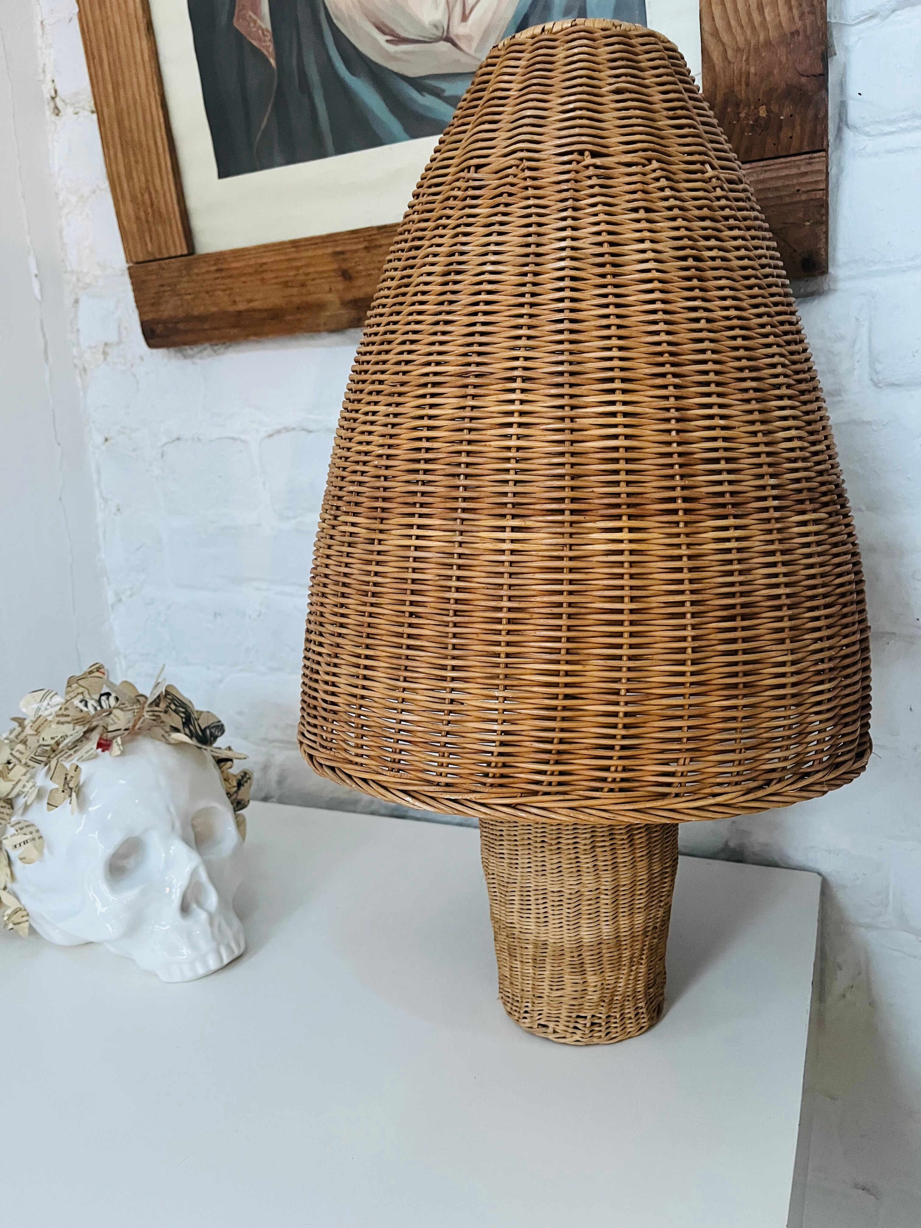 Wicker mushroom lamp