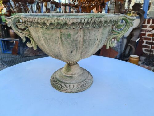 Medici vase in patinated iron