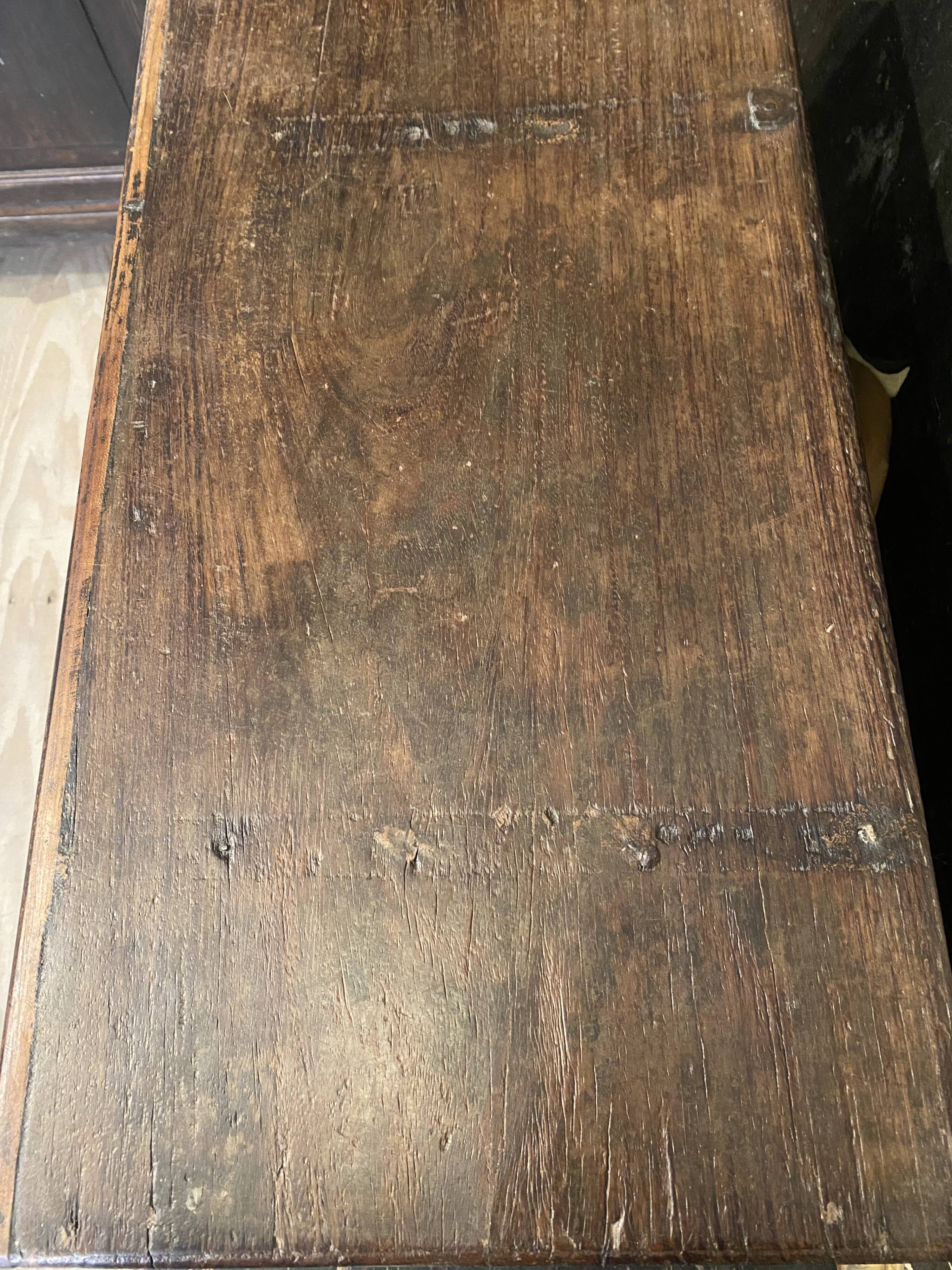 Indian chest in wood and gilded metal