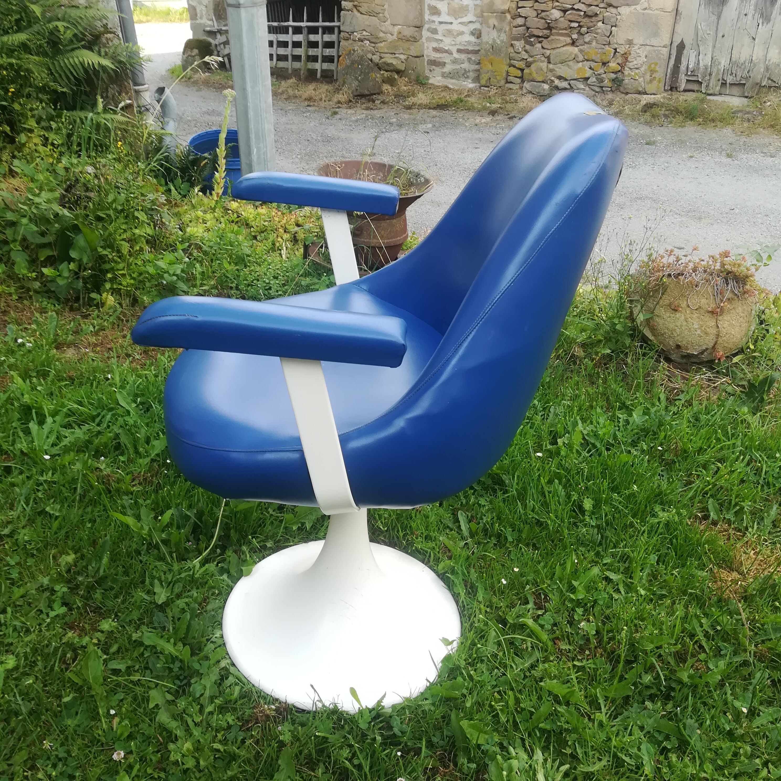 Former hairdressing armchair 70