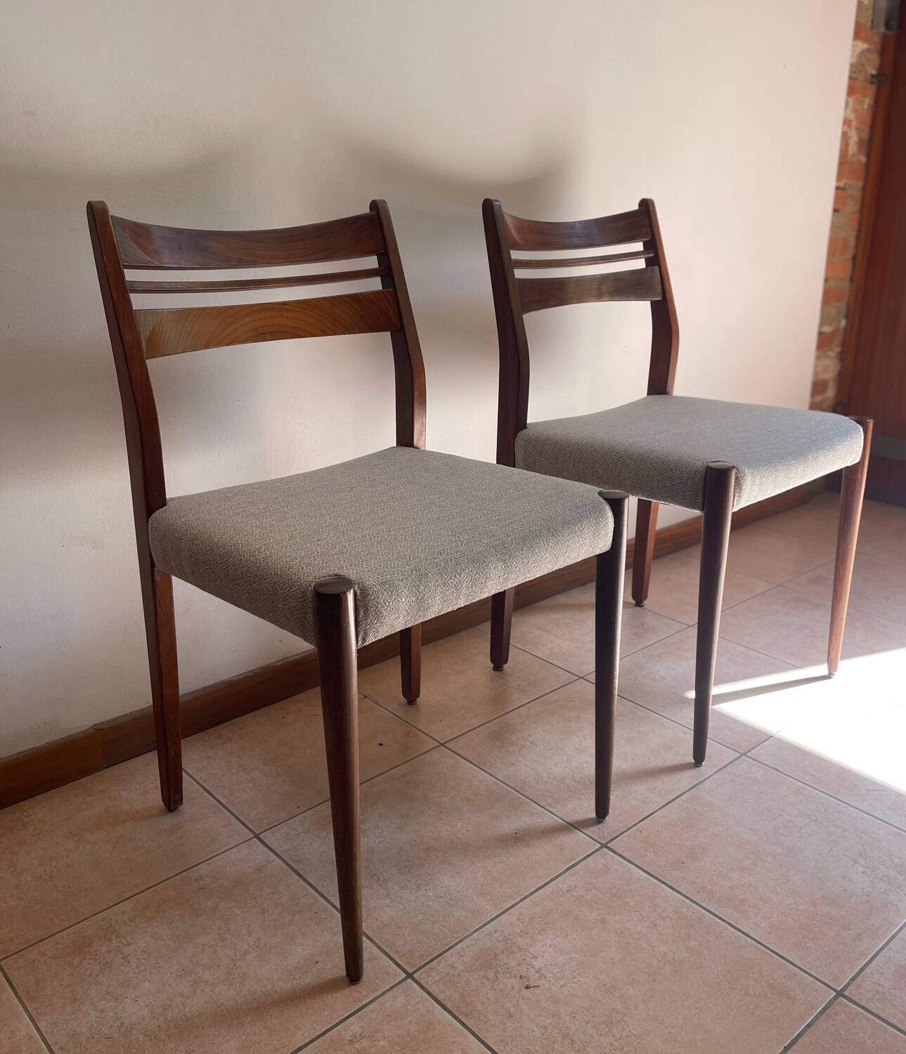 Paire de chaises scandinaves