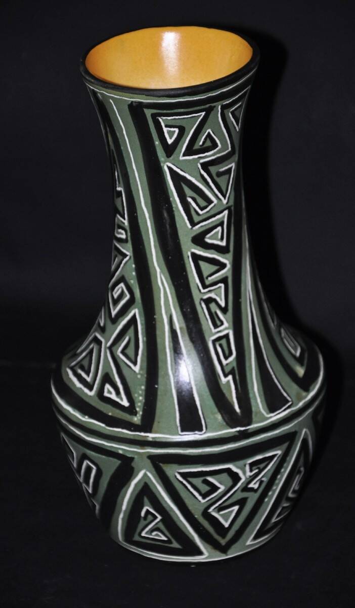 Vase en céramique signé Jean Laforgue – décor géométrique moderniste