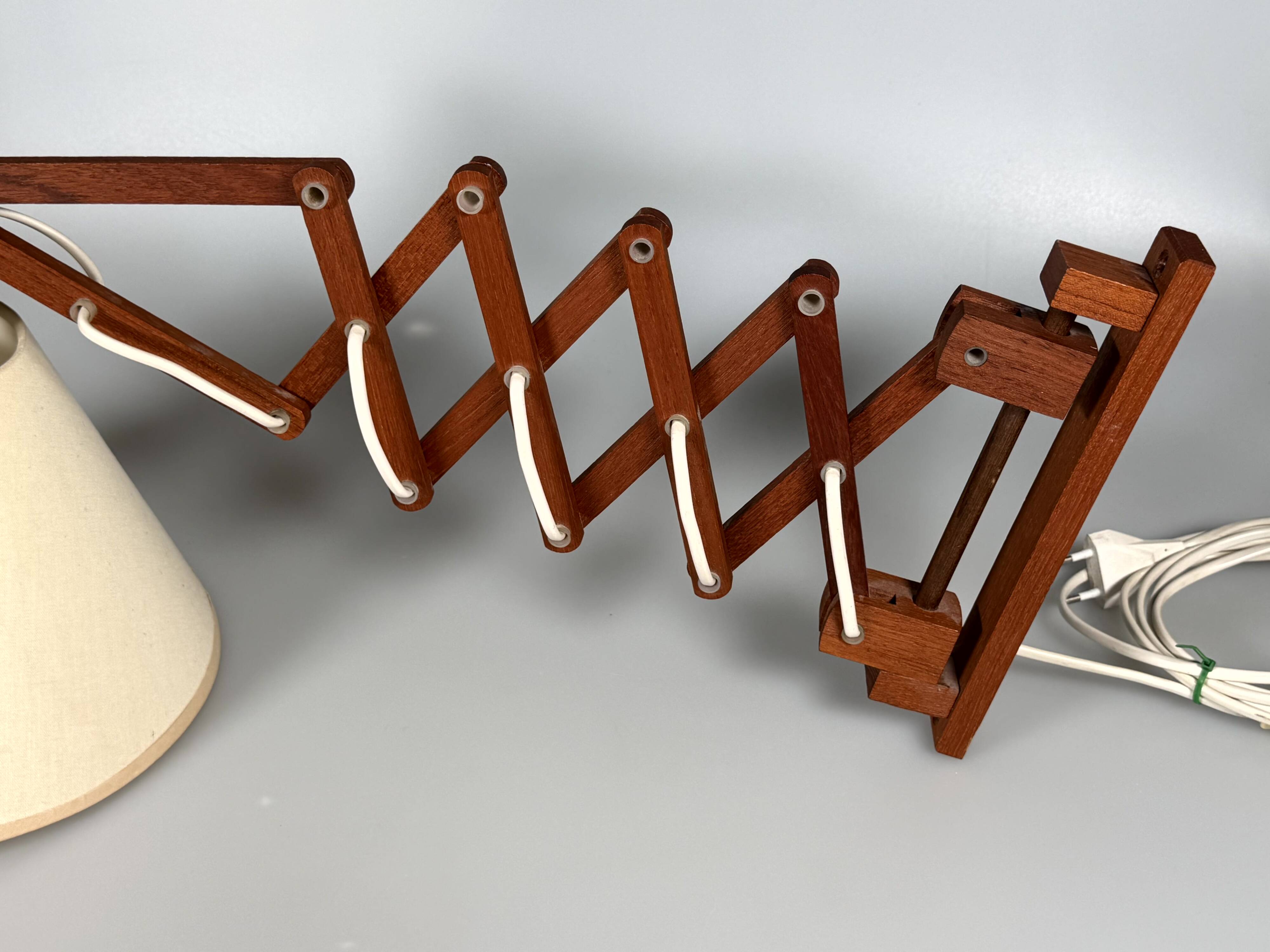 Applique murale des années 1960 1970, lampe ciseaux en teck, Danemark, design danois