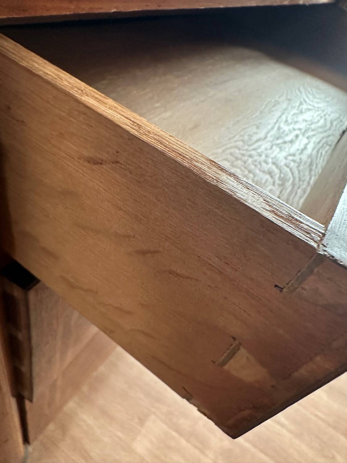 Louis XVI style chest of drawers, spinning top legs - transition style marquetry