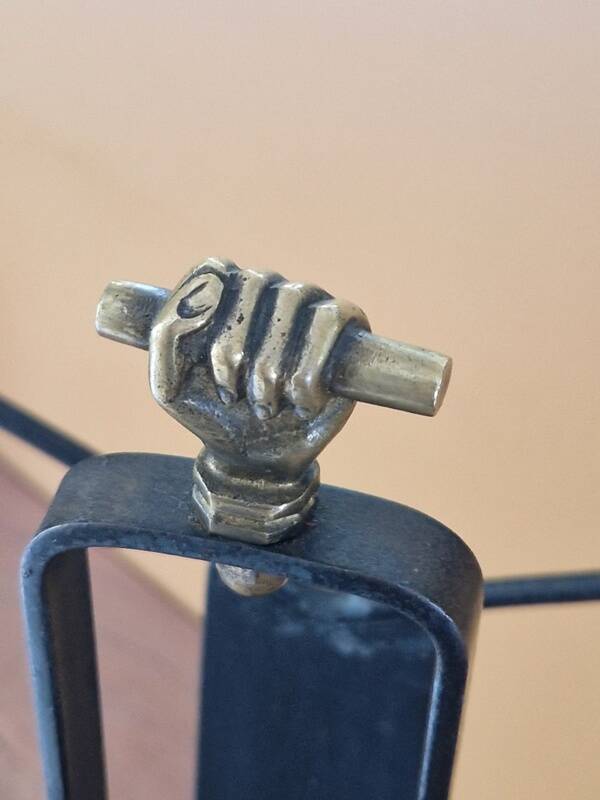 Jacques Adnet (1900-1984) - Black lacquered metal and brass magazine rack