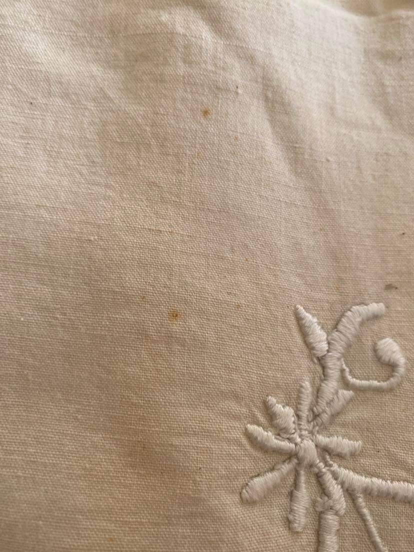Drap en metis monogramme HG.
