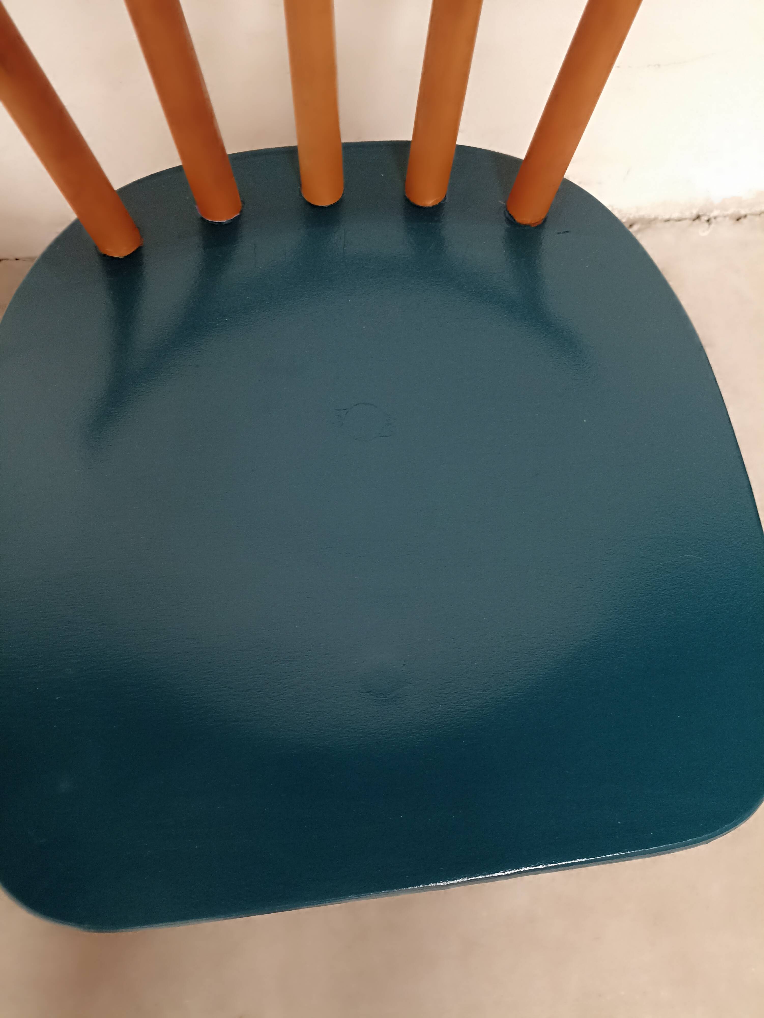 Set of 6 vintage bistro chairs