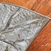 Grand plateau, centre de table en forme de feuille