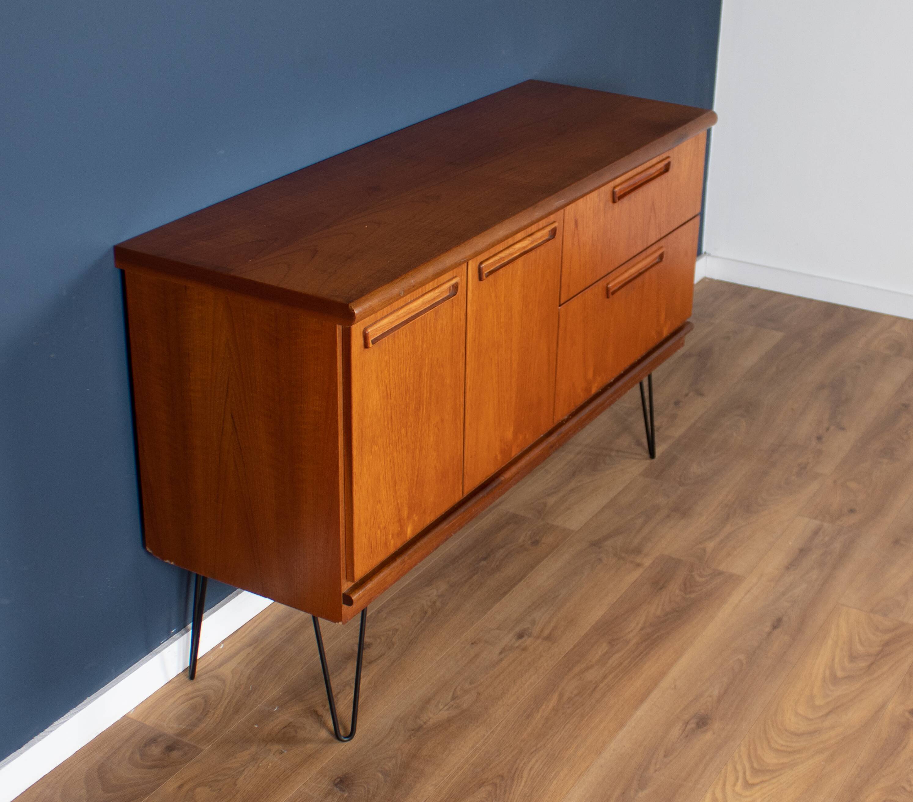 Enfilade Meredew en teck sur pieds épingles 1960s