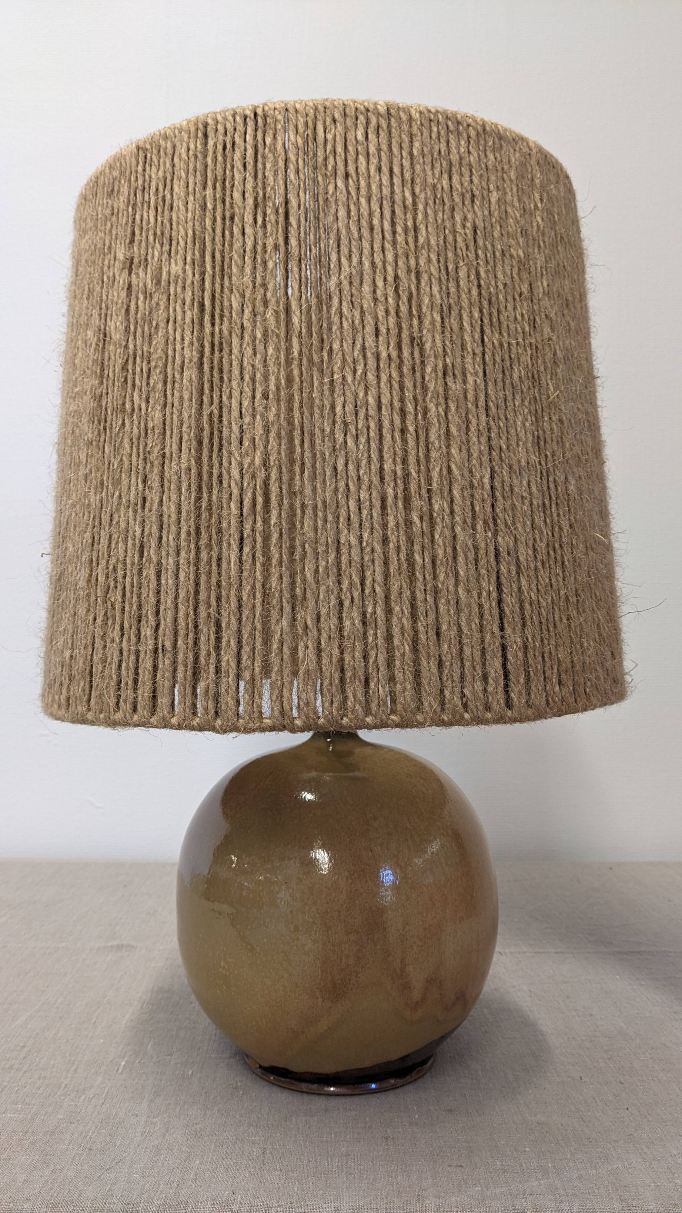 Lampe boule vintage en grès émaillé et corde de jute