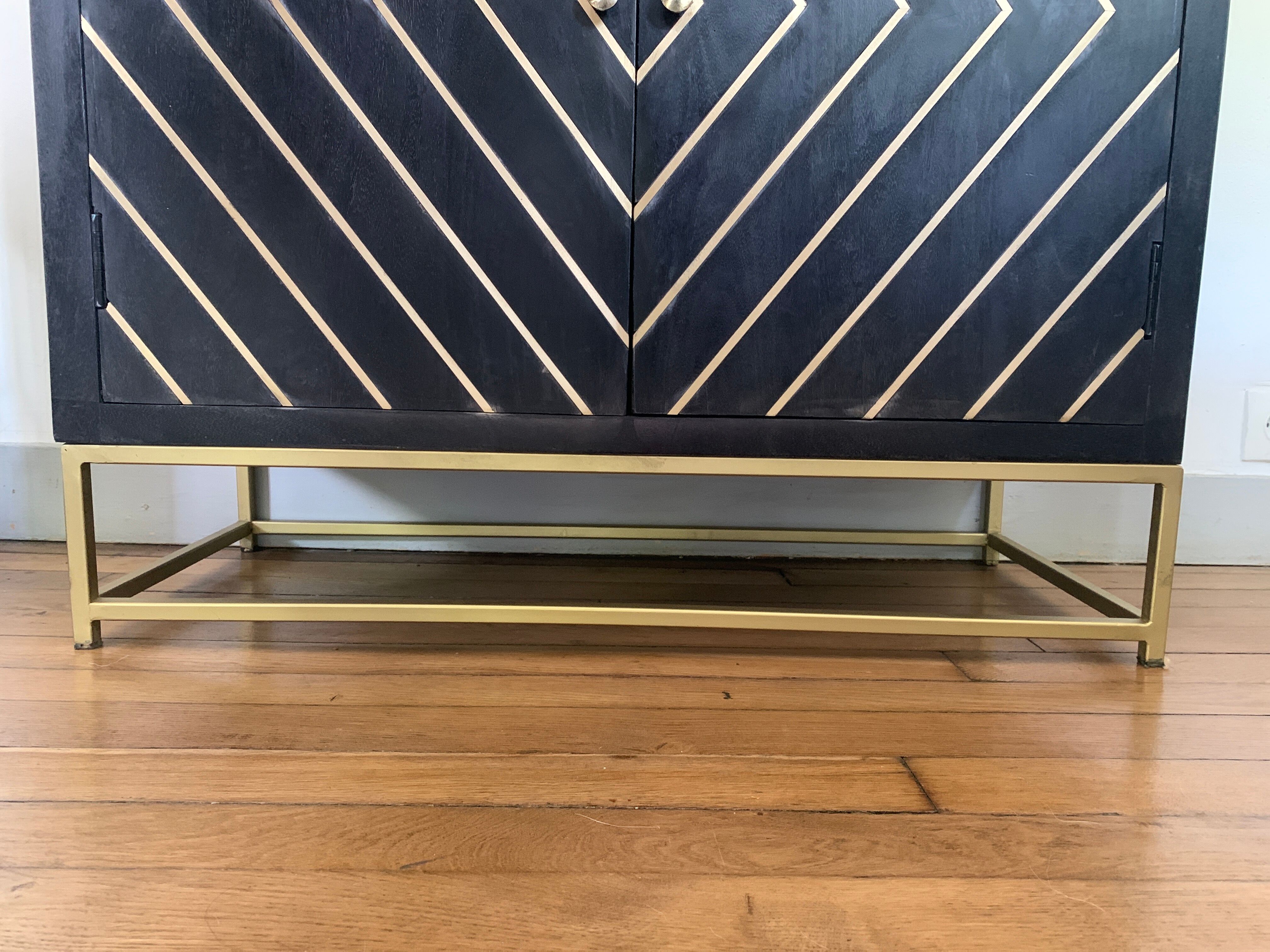 Mango and brass buffet