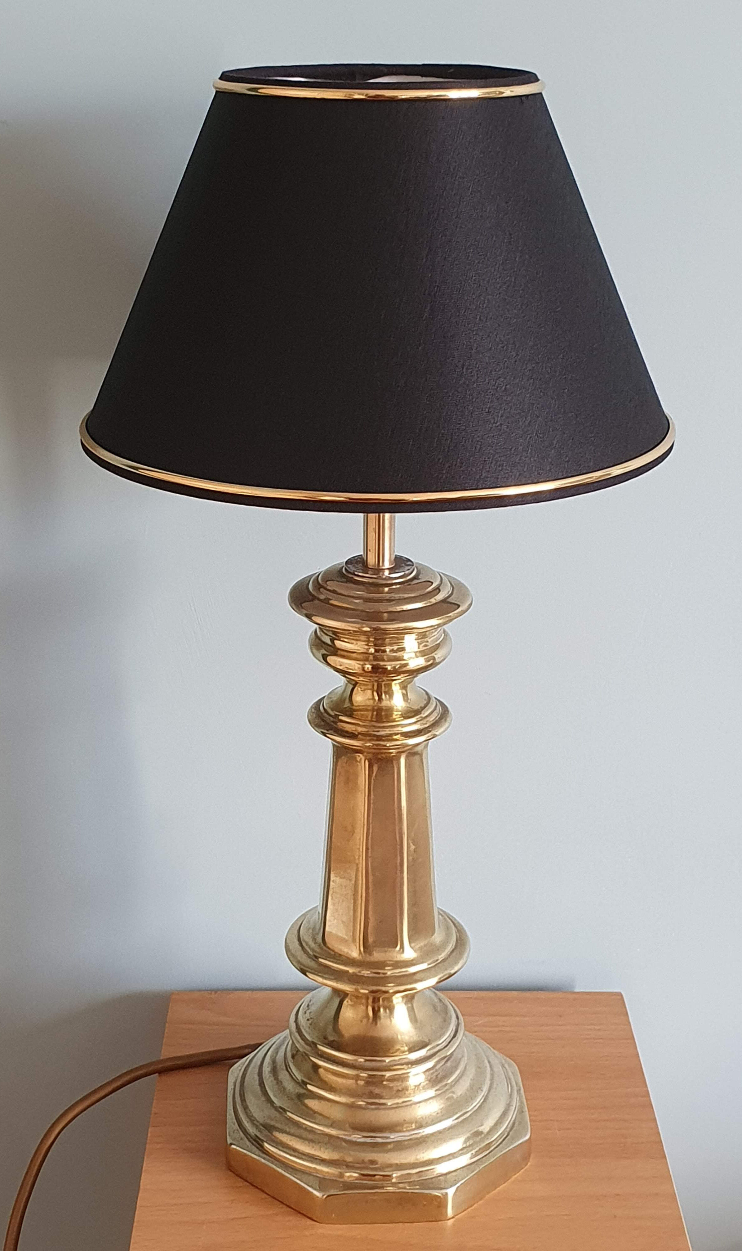 Duo of antique lamps in bronze and brass