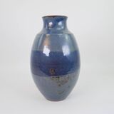 Grand vase en céramique émaillée bleu signé sous la base