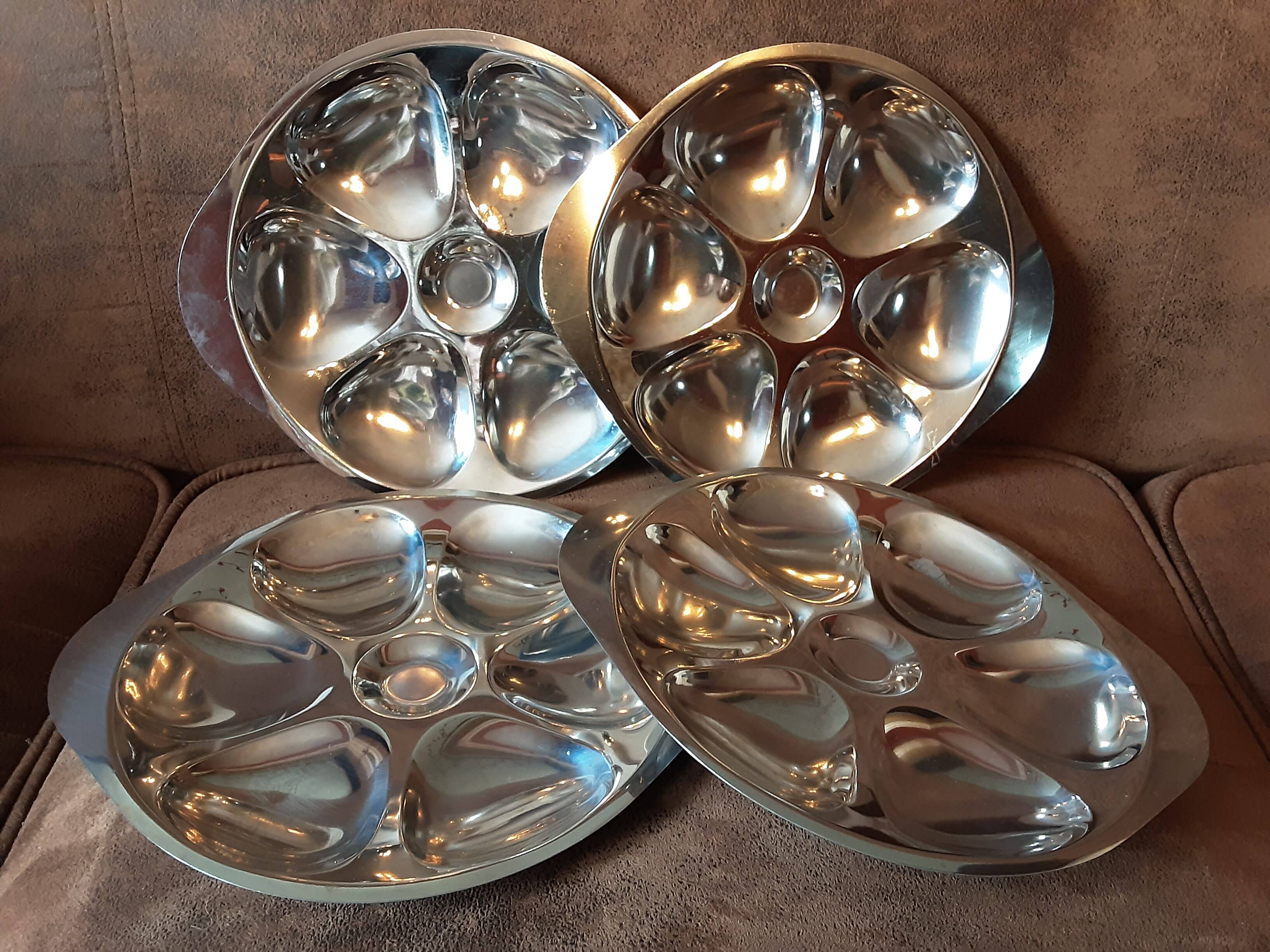 Set of 4 metal oyster plates