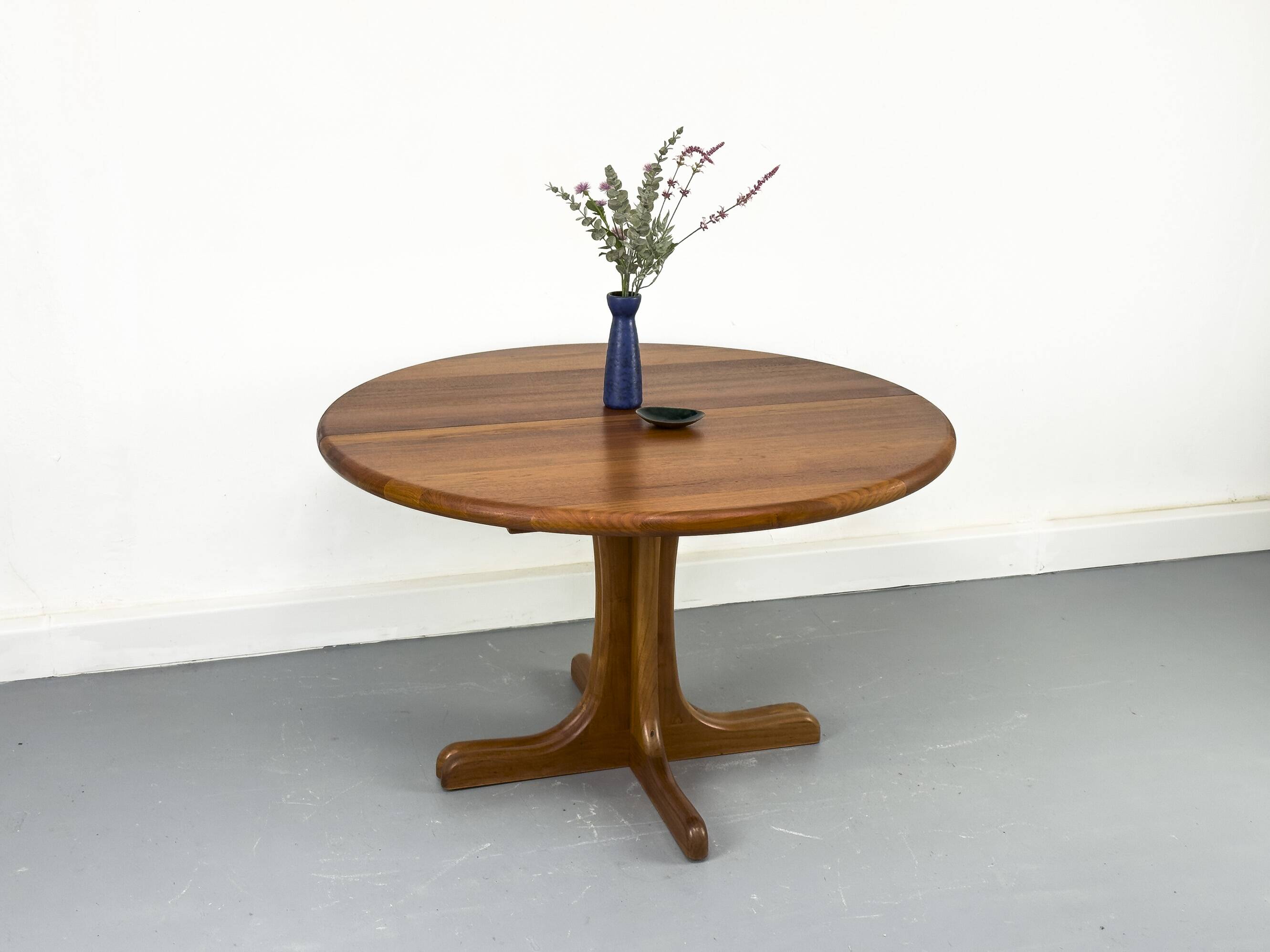 Danish Round Extendable Dining Table in Teak, 1970s