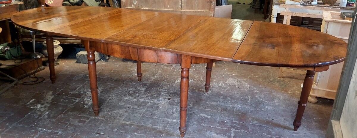 Large extendable oval table up to 3 metres, walnut.