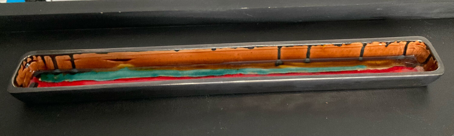 Empty vintage pocket in glazed ceramic