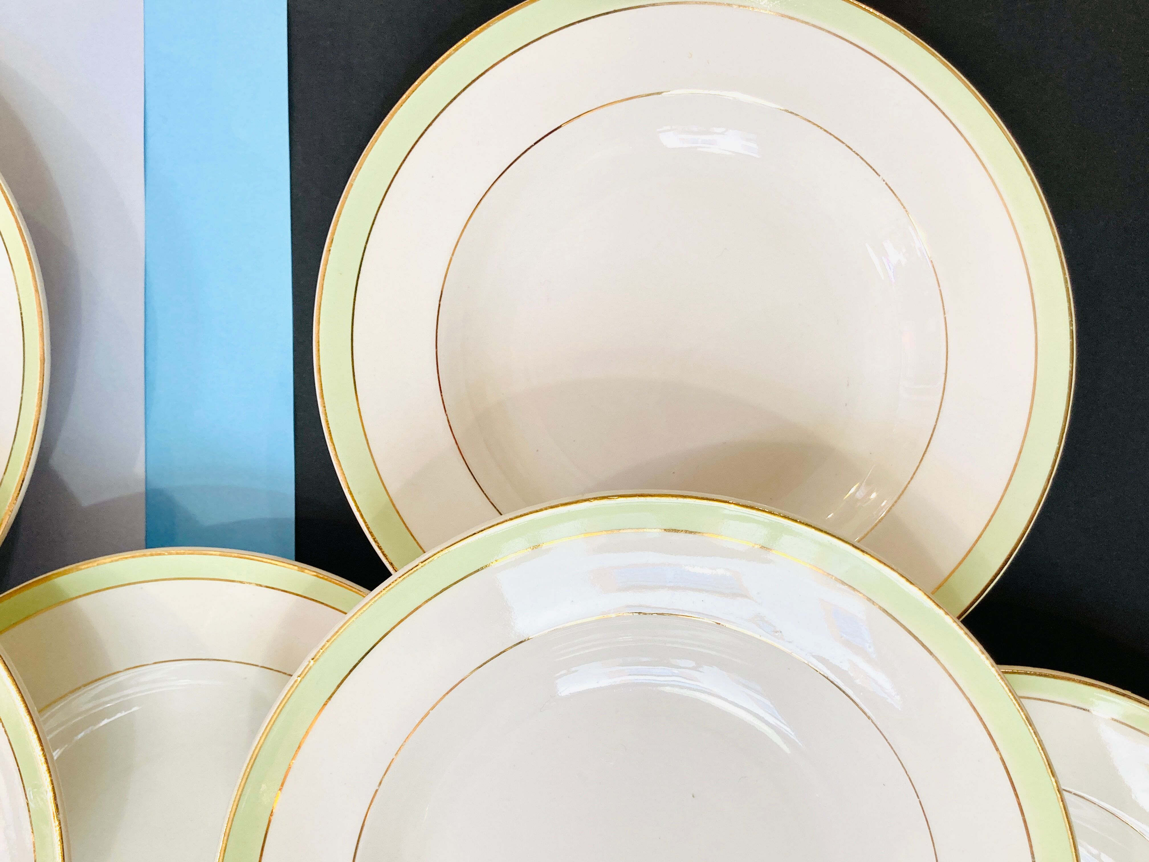 7 assiettes des années 60 verte et blanche - moulin des loups & orchies france