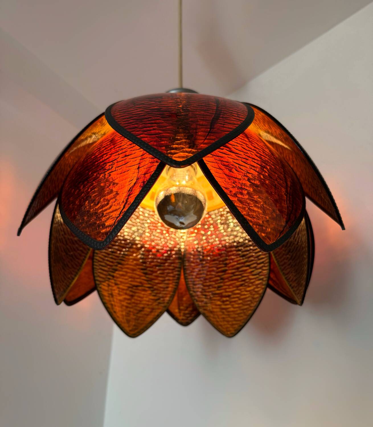 Lustre lotus Bakélite années 70