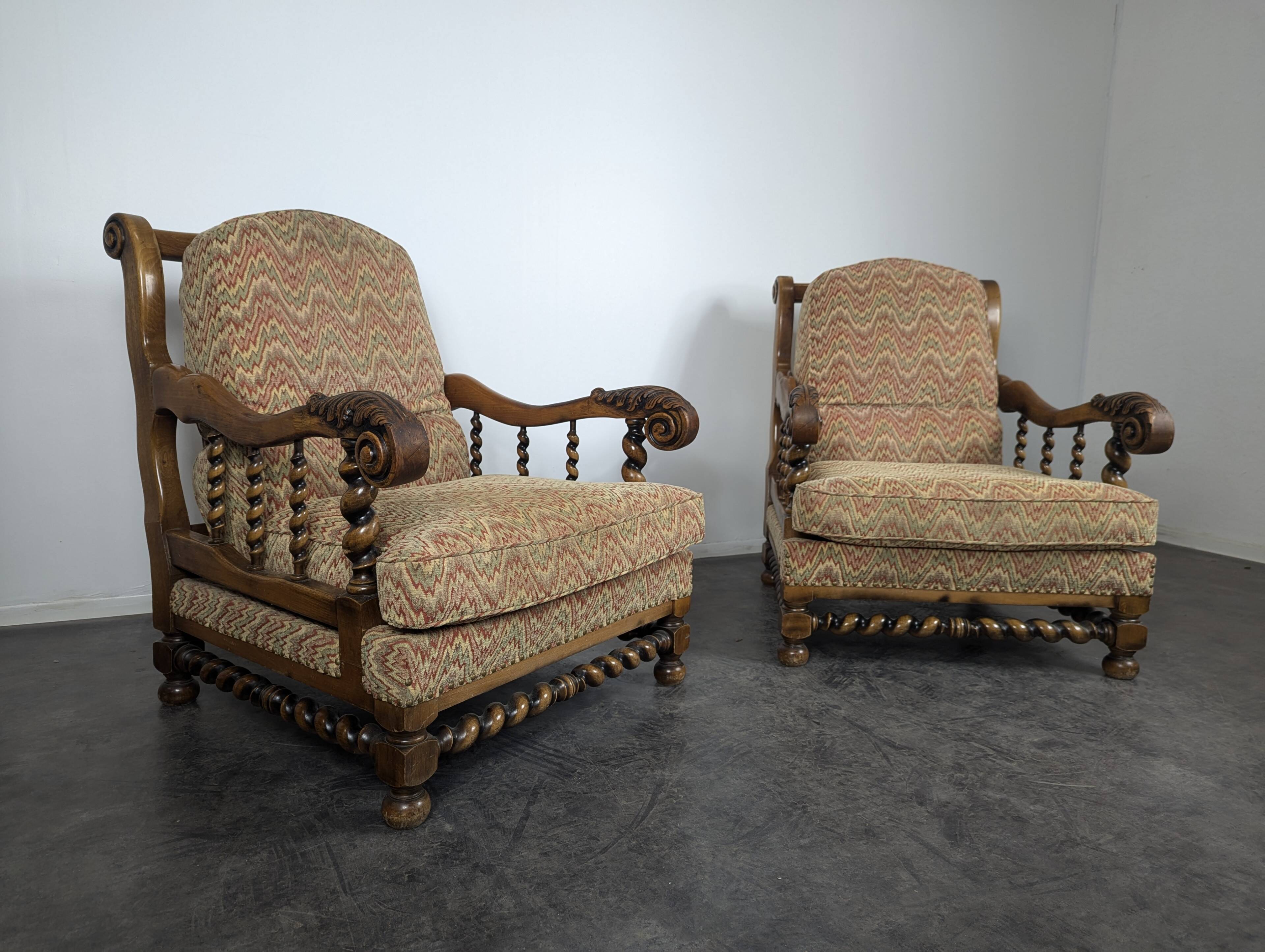 Paire de fauteuils de style Louis XIII