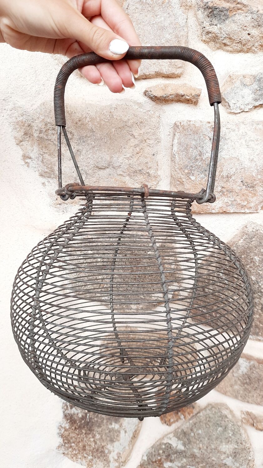 Metal salad basket